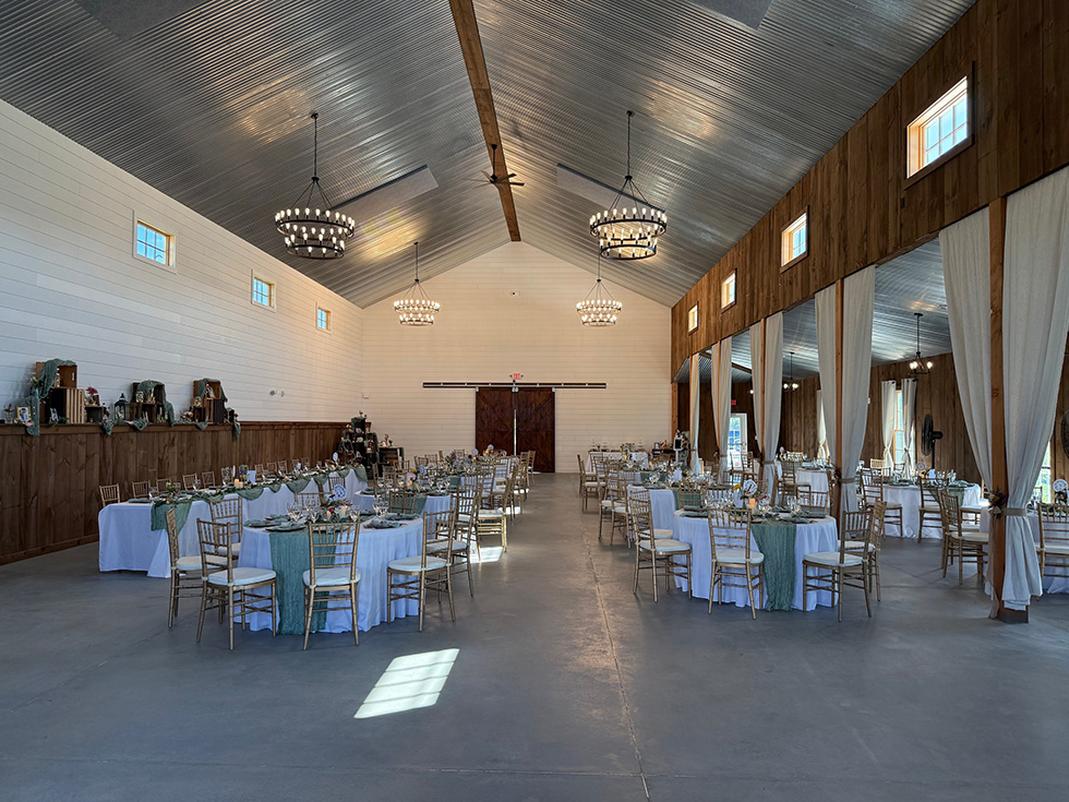wedding-tables-inside-barn-image9